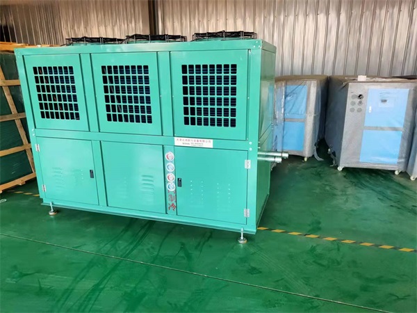風冷冷水機 (冷凍機)